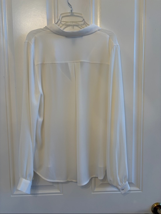 NWT White House Black Market Long Sleeve V Neck Shirt Cream M - Picture 6 of 8
